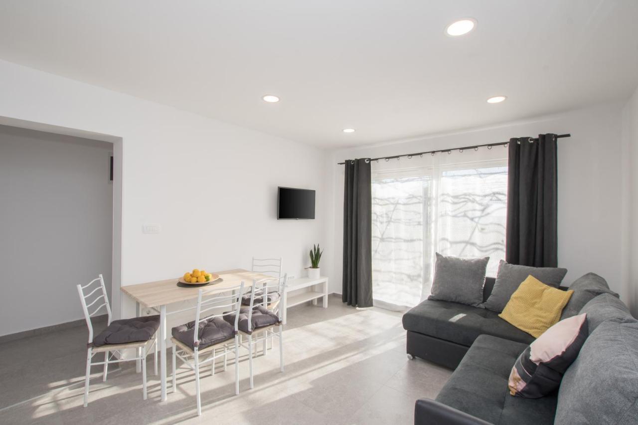 Apartments Lirio Umag Exterior foto
